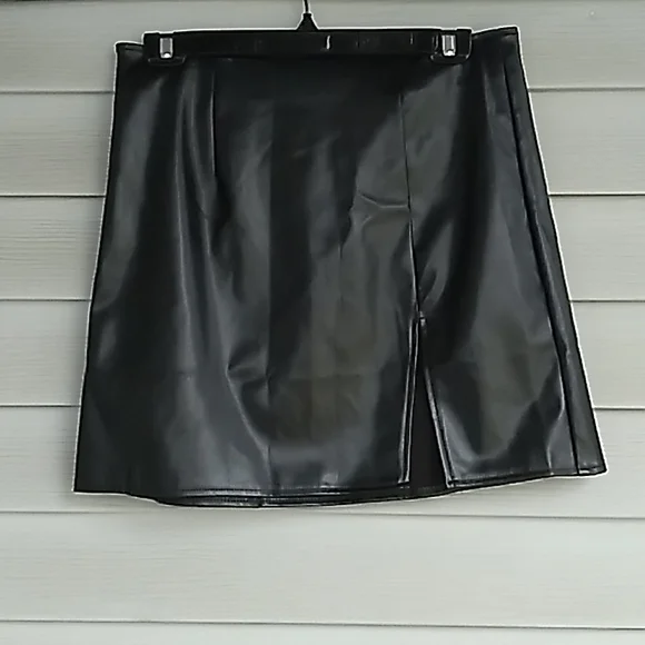 SHEIN Faux Leather Black Skirt, Very Soft - Picture 1 of 4